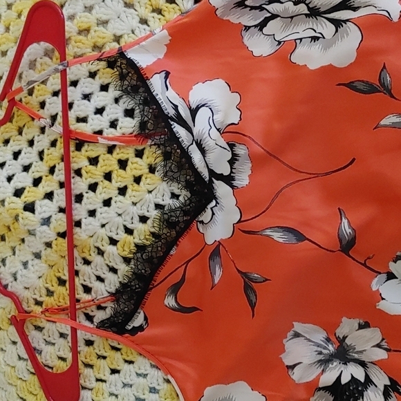 Lingerie - Picture 1 of 3